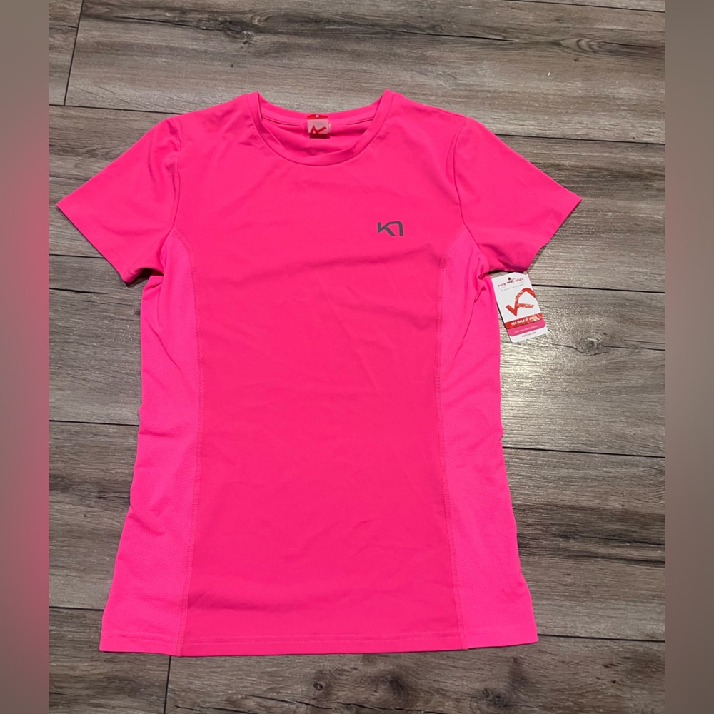 kari traa Athletic T-Shirt. NWT